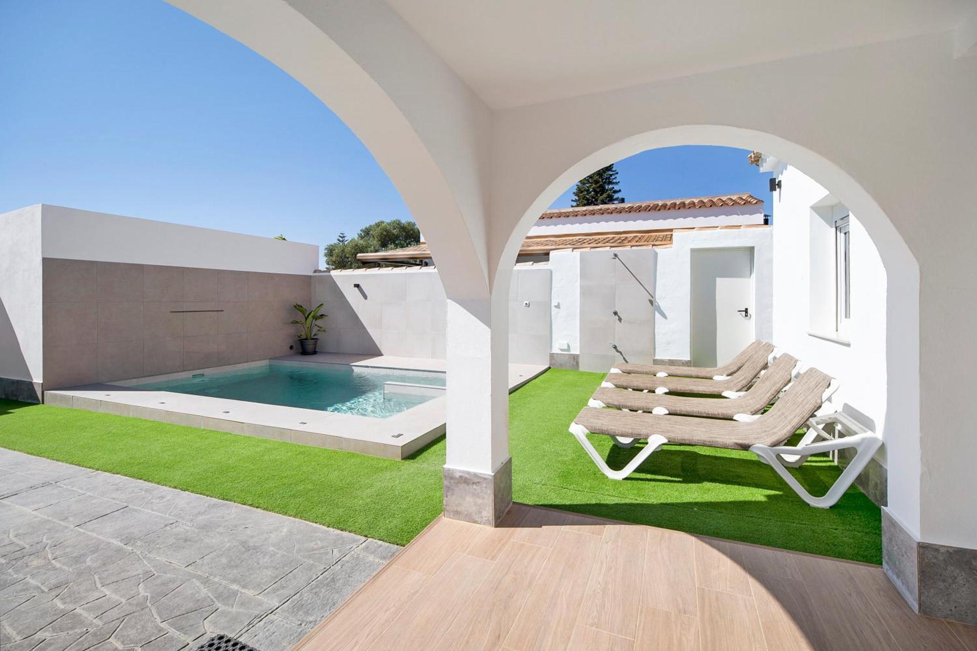 Rchico Piscina Climatizada Holiday home Chiclana de la Frontera
